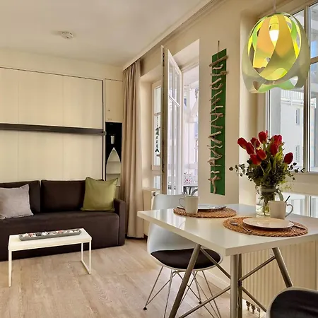 In Mit Balkon Apartment *